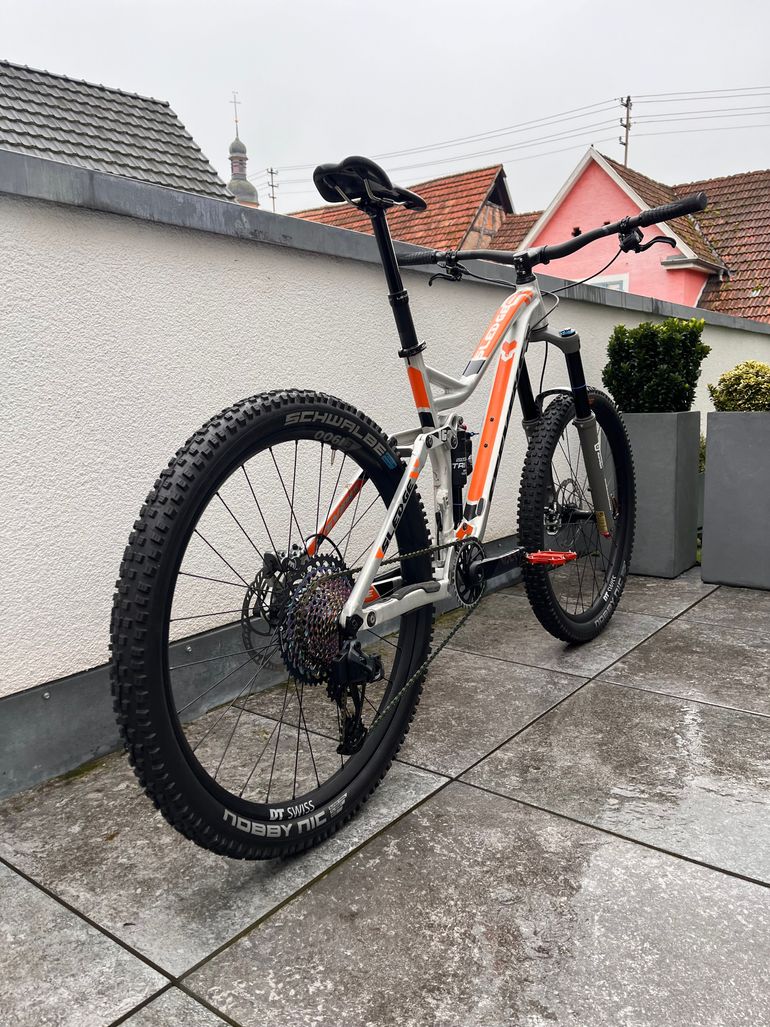 Used Stevens Sledge Max 2018 Mountainbike, Light Gray — image 4 of 15