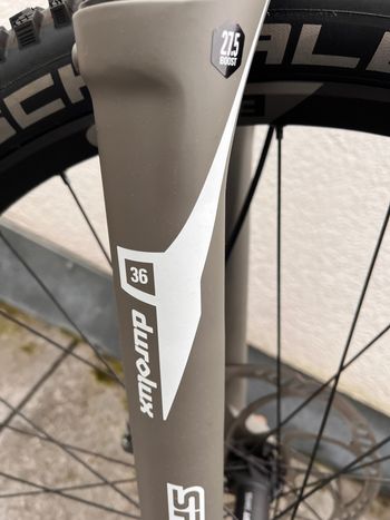 Used Stevens Sledge Max 2018 Mountainbike, Light Gray — image 6 of 15