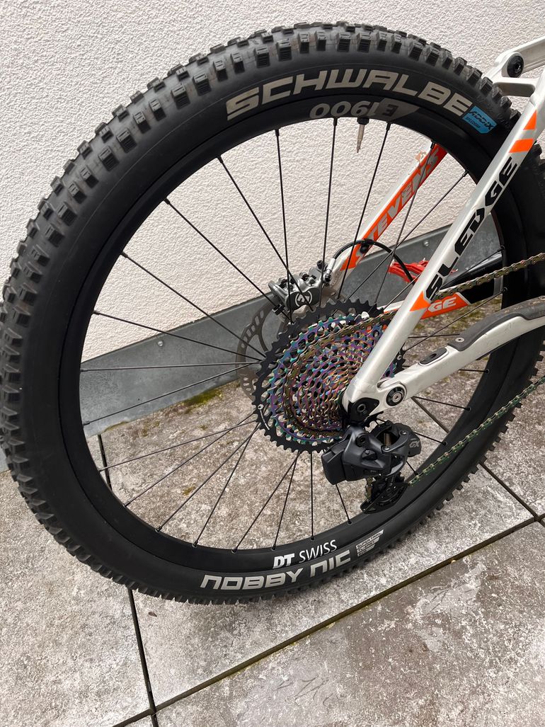 Used Stevens Sledge Max 2018 Mountainbike, Light Gray — image 12 of 15