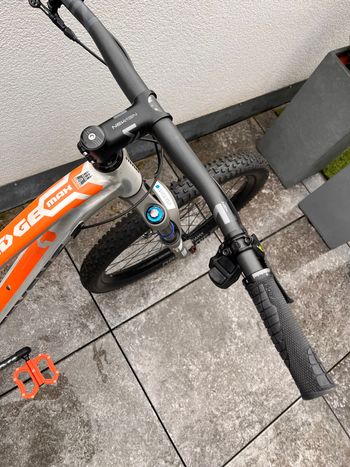 Used Stevens Sledge Max 2018 Mountainbike, Light Gray — image 8 of 15