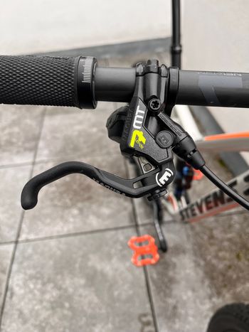 Used Stevens Sledge Max 2018 Mountainbike, Light Gray — image 13 of 15