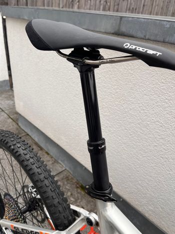 Used Stevens Sledge Max 2018 Mountainbike, Light Gray — image 9 of 15