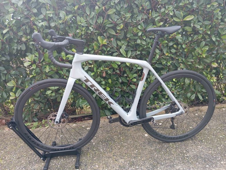 Used Trek Domane SL 5 Gen 4 2025 2025 Road & Gravel, Light Gray — image 2 of 3