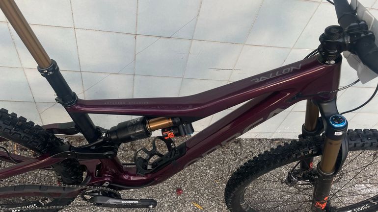 Used Orbea RALLON M-LTD 2023 2023 Mountainbike, Purple, 29 — image 2 of 3