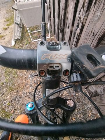 Tweedehands Santa Cruz Bronson Carbon C R 2018 2018 Mountainbike — afbeelding 6 van 9