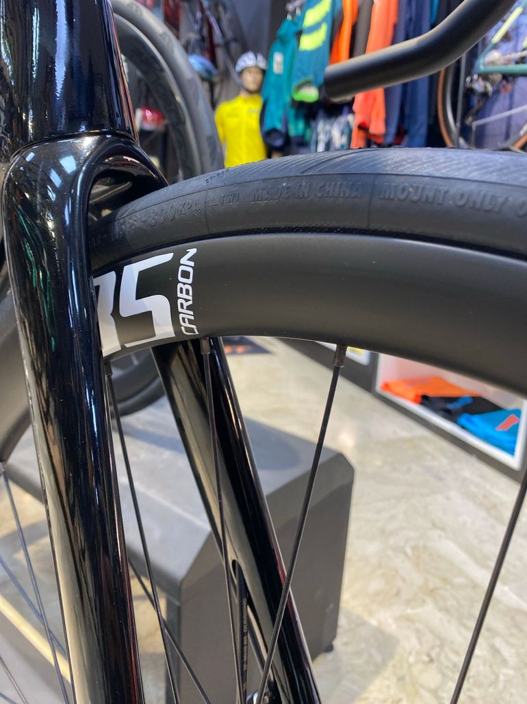 Used Whistle Vaero 105 12 speed 2025 Road & Gravel, Black — image 5 of 6