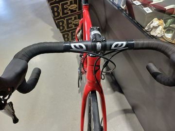 Pinarello DISK SHIMANO 105 2023 Road & Gravel usato, Rosso — immagine 5 di 8