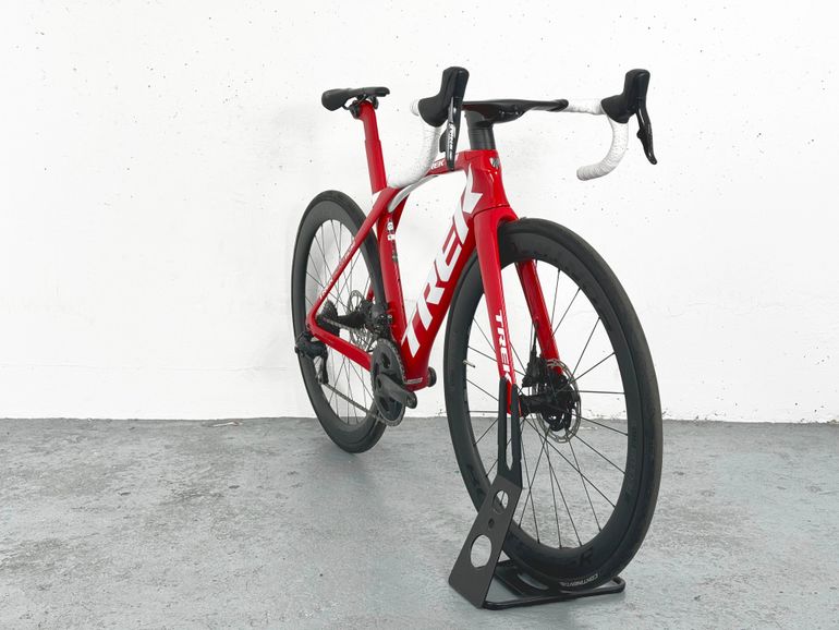 Used Trek Madone SLR Sram Force AXS Taille 52 / Roues Bontrager Aeolus Pro S 2020 Road & Gravel, Black — image 2 of 4