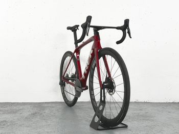 Used Trek Emonda SLR 7 2021 Sram Red AXS Taille 52 / Roues Zipp 303 Firecrest 2021 Road & Gravel, Black — image 2 of 6