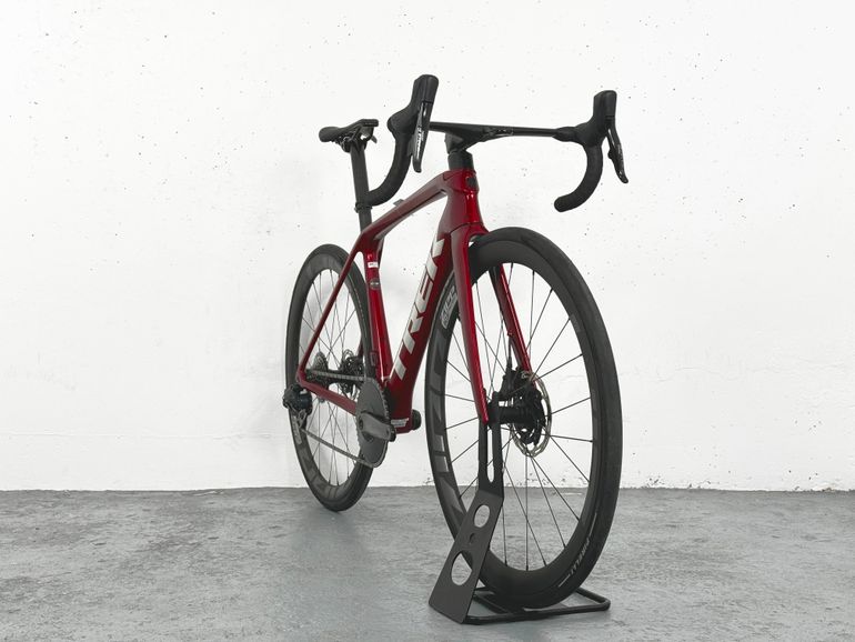 Used Trek Emonda SLR 7 2021 Sram Red AXS Taille 52 / Roues Zipp 303 Firecrest 2021 Road & Gravel, Black — image 2 of 6