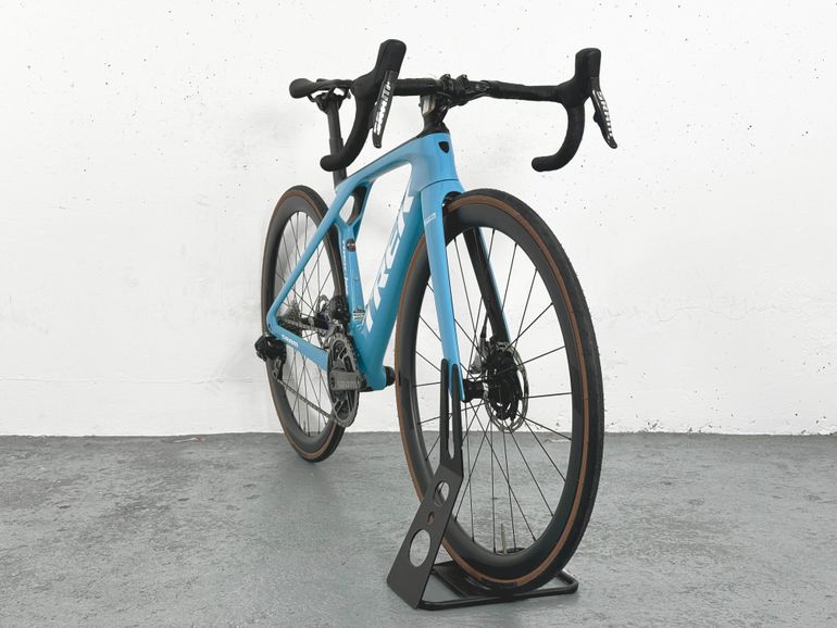 Used Trek Trek Madone SLR 9 gen 7 Sram Red AXS Taille 50 / Roues Vision TLR BS SC 40 2024 Road & Gravel, Blue — image 3 of 6