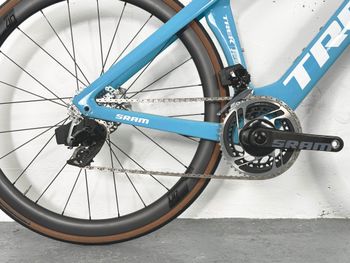 Used Trek Trek Madone SLR 9 gen 7 Sram Red AXS Taille 50 / Roues Vision TLR BS SC 40 2024 Road & Gravel, Blue — image 5 of 6