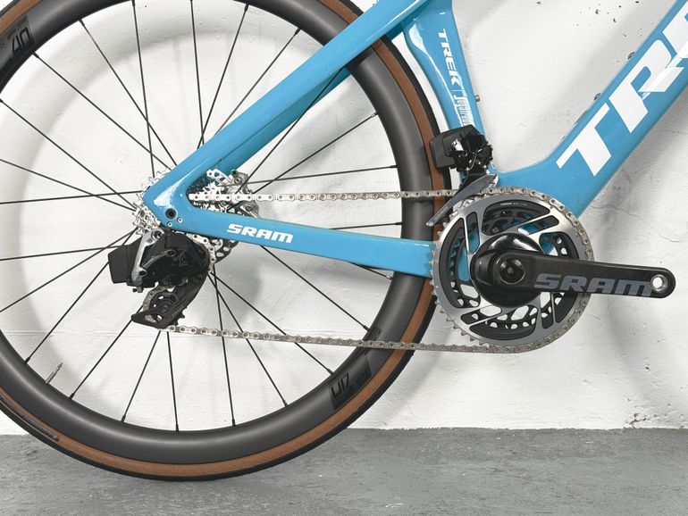 Used Trek Trek Madone SLR 9 gen 7 Sram Red AXS Taille 50 / Roues Vision TLR BS SC 40 2024 Road & Gravel, Blue — image 5 of 6