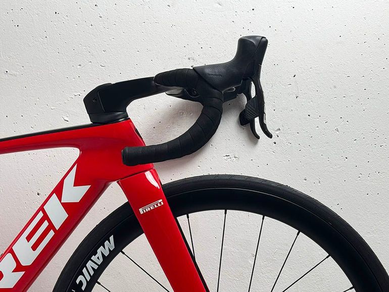 Used Trek Trek Madone SLR 9 gen 7 Sram Red AXS Taille 54 / Julien Bernard / Roues Cosmic 42 SL 2024 Road & Gravel, Black — image 2 of 4