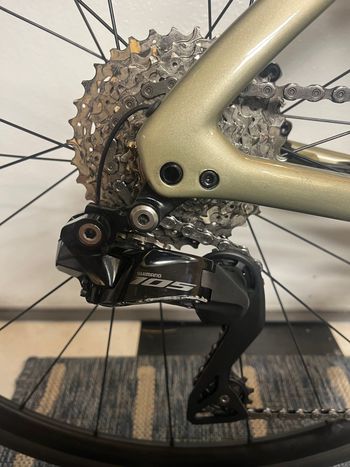 Used Specialized Tarmac SL7 Comp - Shimano 105 Di2 2024 2024 Road & Gravel, Green — image 2 of 4