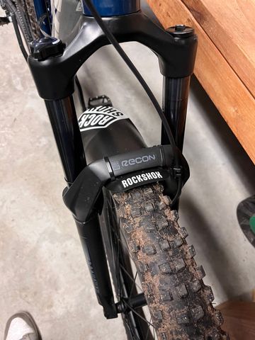Used Trek Roscoe 7 2023 2023 Mountainbike, Blue, 27.5, 29 — image 2 of 3