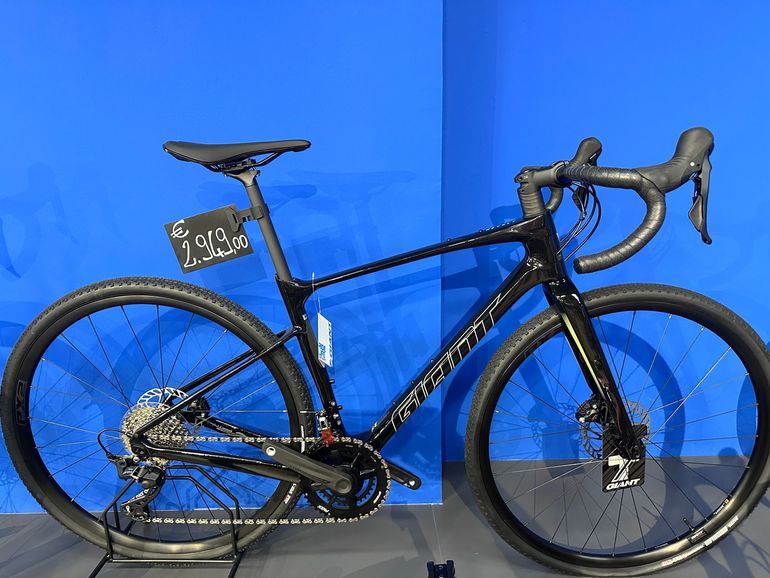 Used Giant Revolt Advanced 2 2024 2024 Road & Gravel — image 1 of 5