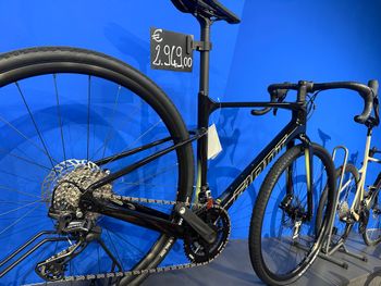 Used Giant Revolt Advanced 2 2024 2024 Road & Gravel — image 3 of 5