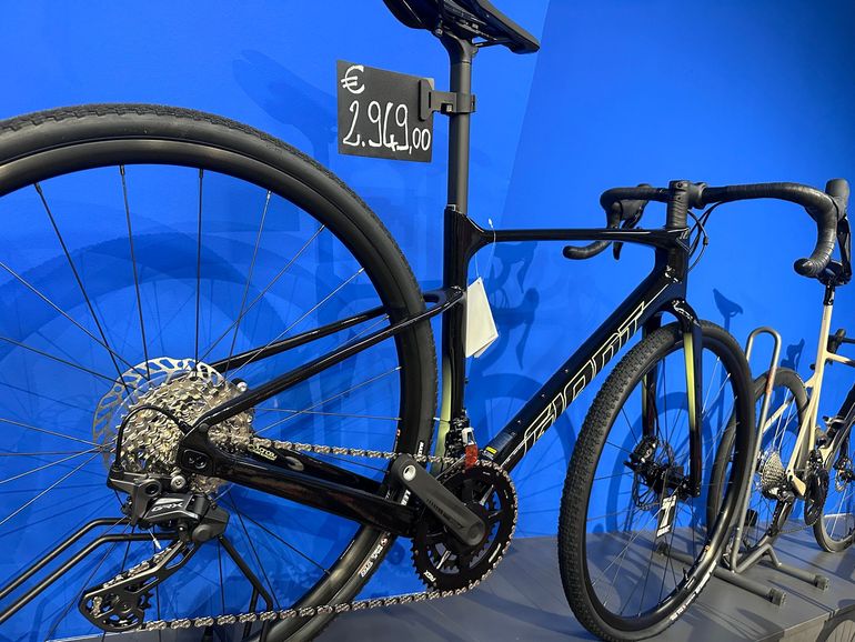 Used Giant Revolt Advanced 2 2024 2024 Road & Gravel — image 3 of 5