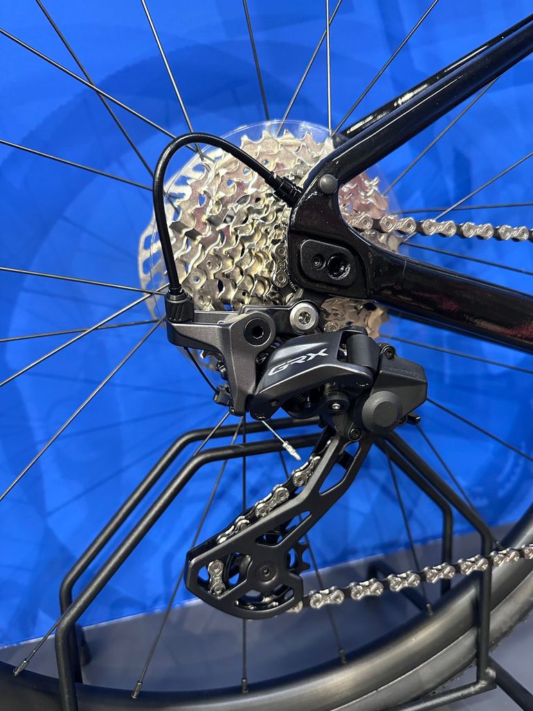 Used Giant Revolt Advanced 2 2024 2024 Road & Gravel — image 5 of 5