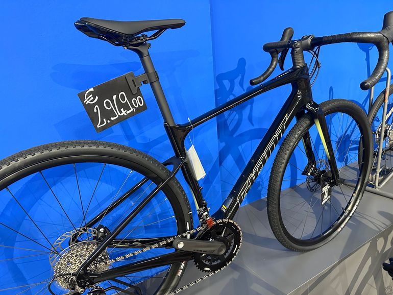 Used Giant Revolt Advanced 2 2024 2024 Road & Gravel — image 2 of 5