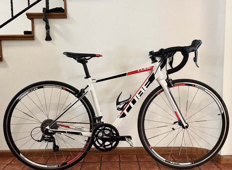 Used CUBE ATTAIN 2019 2019 Road & Gravel