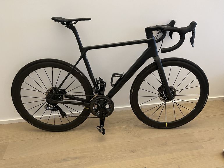 Used Canyon Ultimate CF SLX Disc 9.0 Di2 2019 Road & Gravel, Nero — image 1 of 7