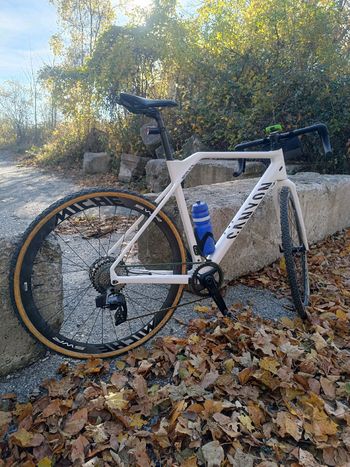 Used Canyon Inflite CF SL 7 AXS 2024 2024 Road & Gravel, White — image 3 of 3