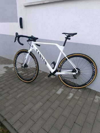 Used Canyon Inflite CF SL 7 AXS 2024 2024 Road & Gravel, White — image 1 of 3