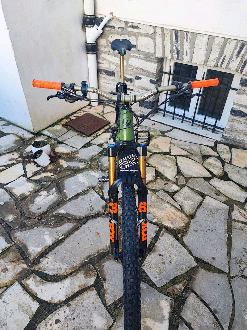 Used Pivot Shuttle Team XTR 2023 2023 Mountainbike, Green, 29 — image 2 of 13