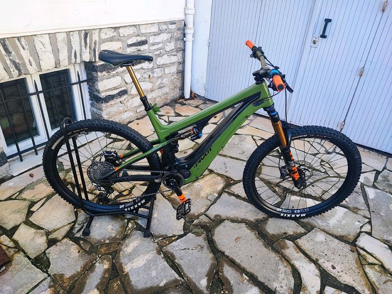 Used Pivot Shuttle Team XTR 2023 2023 Mountainbike, Green, 29 — image 1 of 13
