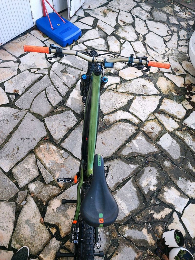 Used Pivot Shuttle Team XTR 2023 2023 Mountainbike, Green, 29 — image 5 of 13