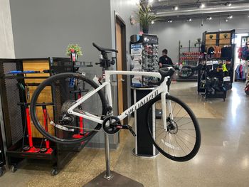 Used Specialized Tarmac SL7 Comp - Rival eTap AXS 2022 2022 Road & Gravel, White — image 2 of 4