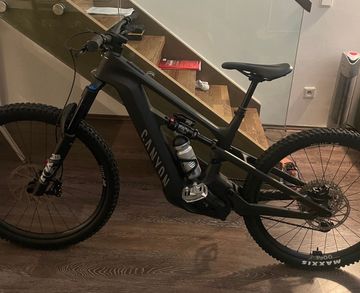 Gebrauchtes Canyon Strive:ON Shimano Deore 2023 Mountainbike, Schwarz — Bild 2 von 9