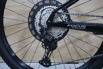 Käytetty Focus RAVEN 8.8 2023 2023 Mountainbike — kuva 5 / 5