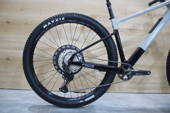 Käytetty Focus RAVEN 8.8 2023 2023 Mountainbike — kuva 3 / 5