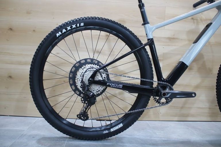 Käytetty Focus RAVEN 8.8 2023 2023 Mountainbike — kuva 3 / 5