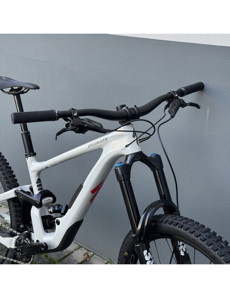 Used Specialized Enduro Expert 2022 Mountainbike, White — image 3 of 10