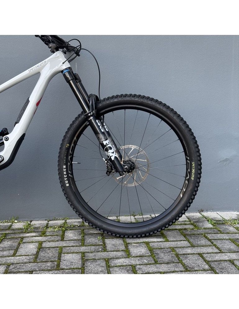 Used Specialized Enduro Expert 2022 Mountainbike, White — image 4 of 10