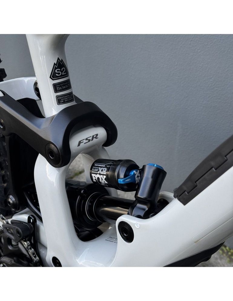 Used Specialized Enduro Expert 2022 Mountainbike, White — image 5 of 10