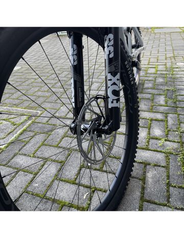 Used Specialized Enduro Expert 2022 Mountainbike, White — image 9 of 10