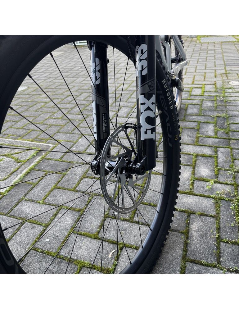Used Specialized Enduro Expert 2022 Mountainbike, White — image 9 of 10