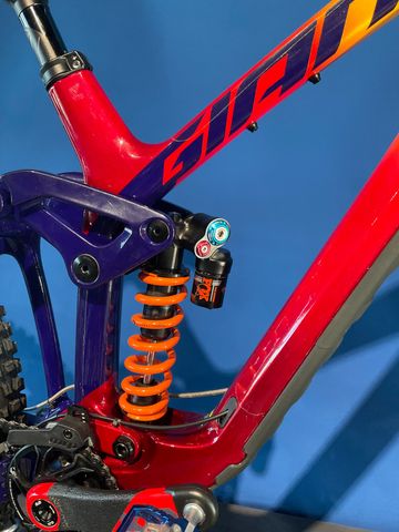 Used Giant Glory Advanced Legend's Edition 2024 Mountainbike, Red — image 4 of 7