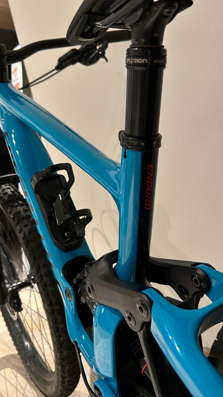 Used Specialized Enduro Comp 2021 2021 Mountainbike, Blue, 29 — image 9 of 11