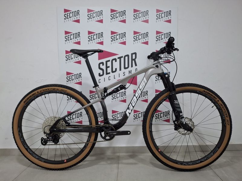 Tweedehands MASSI AIRE CARBON ELITE 2023 Mountainbike — afbeelding 1 van 7