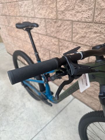 Used Rocky Mountain Instinct A10 Shimano 2023 2023 Mountainbike, Green, 27.5, 29 — image 6 of 9