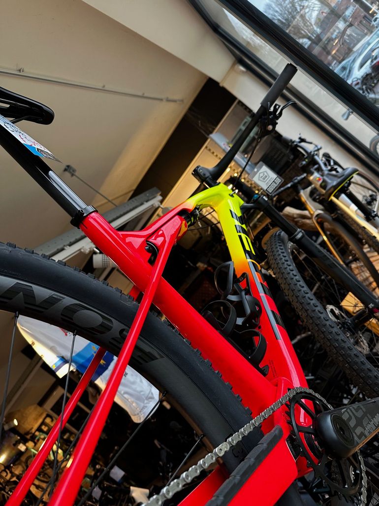 Brugt Trek Supercaliber 9.8 XT Gen 1 2022 2022 Mountainbike — billede 3 af 3