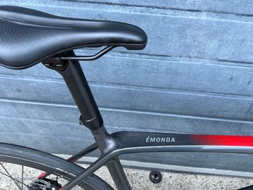Trek Émonda SL 5 Disc 2022 2022 Road & Gravel usato, Grigio chiaro — immagine 6 di 8