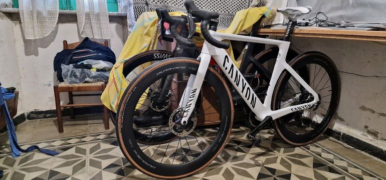 Canyon Aeroad CFR MVDP 2024 2024 Road & Gravel usato, Bianco — immagine 9 di 10
