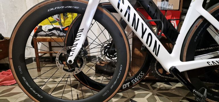 Canyon Aeroad CFR MVDP 2024 2024 Road & Gravel usato, Bianco — immagine 2 di 10